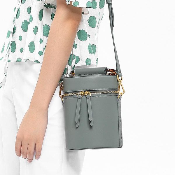 leisure large capacity one-shoulder messenger bag fashion tote handbag bags multifunctional bucket for women 2021 evening
leisure large capacity one-shoulder messenger bag fashion tote handbag bags multifunctional bucket for women 2021 evening