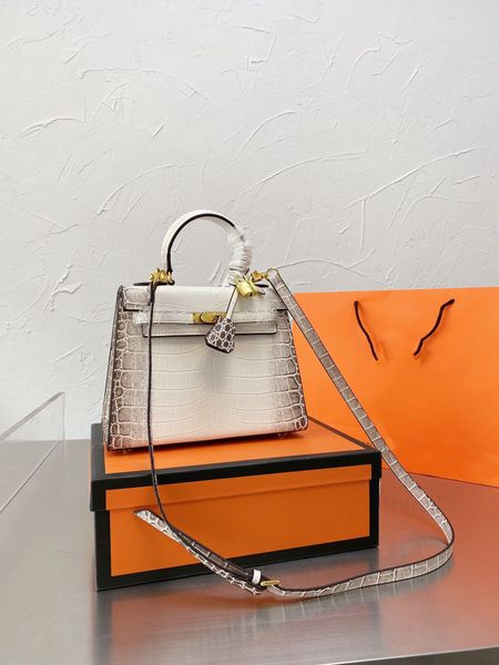 2021 evening bags printed fashion luxury leather women designers handbags crocodile pattern clutch bag 26cm
2021 evening bags printed fashion luxury leather women designers handbags crocodile pattern clutch bag 26cm