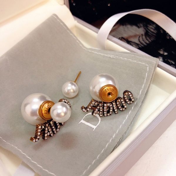 design jewelry 2021 new back hanging pearl net red bronze full diamond letter earrings 925 silver needle t26l, Golden
design jewelry 2021 new back hanging pearl net red bronze full diamond letter earrings 925 silver needle t26l, Golden
