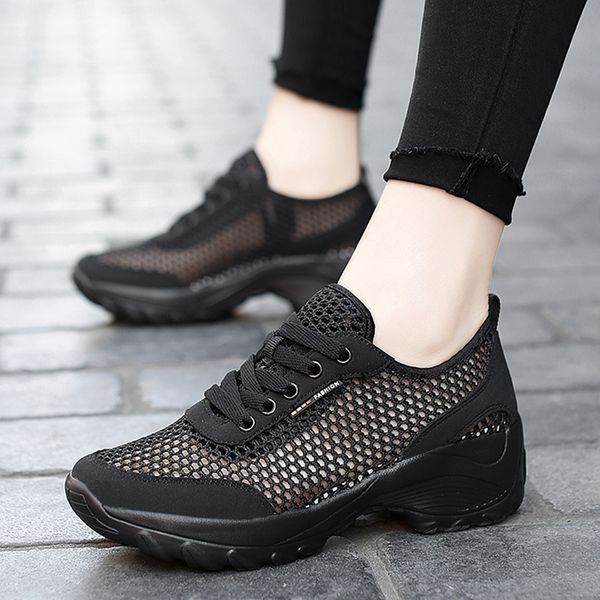 2021 designer running shoes for women white grey purple pink black fashion mens trainers outdoor sports sneakers size 35-42 zm, White;red
2021 designer running shoes for women white grey purple pink black fashion mens trainers outdoor sports sneakers size 35-42 zm, White;red