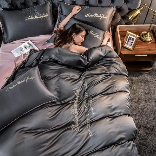 silk satin bedding set duvet cover 240x220 bed linen sheet home comforter bedspread on the king size 4pcs sets
silk satin bedding set duvet cover 240x220 bed linen sheet home comforter bedspread on the king size 4pcs sets