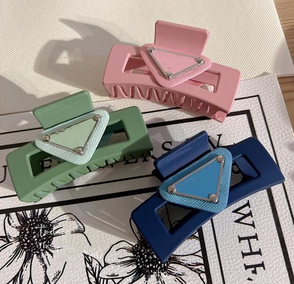 2022 multicolor letter clamps triangle sweet fashion simple temperament headwear women fast delivery, Slivery;golden
2022 multicolor letter clamps triangle sweet fashion simple temperament headwear women fast delivery, Slivery;golden