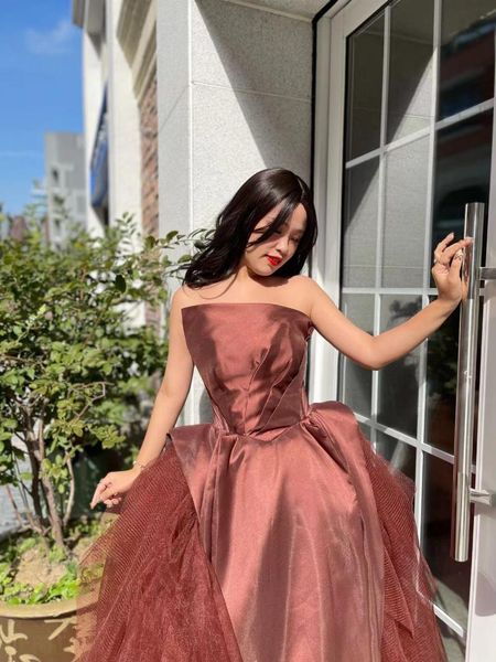 party dresses brown scalloped pleats arabic evening 2021 elegant long a-line dubai formal for women wedding gowns stock, White;black
party dresses brown scalloped pleats arabic evening 2021 elegant long a-line dubai formal for women wedding gowns stock, White;black