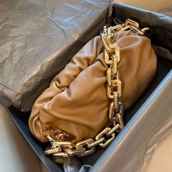 2021 new thick chain cloud bag genuine leather fashion shoulder armpit female women handbags
2021 new thick chain cloud bag genuine leather fashion shoulder armpit female women handbags