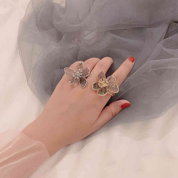 Ring Korean Temperament Simple Three-dimensional Flower Chic Fairy Crystal Exaggerated Large Net Red Index Finger, Silver
Ring Korean Temperament Simple Three-dimensional Flower Chic Fairy Crystal Exaggerated Large Net Red Index Finger, Silver