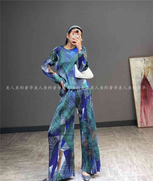 dresses miyake fashion fold sleeve o-neck t-shirt + long wide leg pants personality geometry print suit, White
dresses miyake fashion fold sleeve o-neck t-shirt + long wide leg pants personality geometry print suit, White