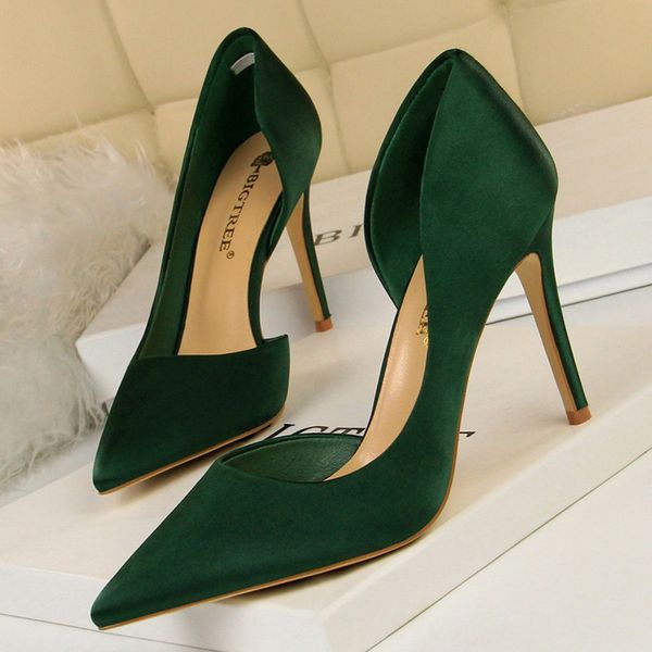 2021 shoes woman pumps black blue sliver women heels silk high heels women stiletto heels . cm ladies shoes1
2021 shoes woman pumps black blue sliver women heels silk high heels women stiletto heels . cm ladies shoes1
