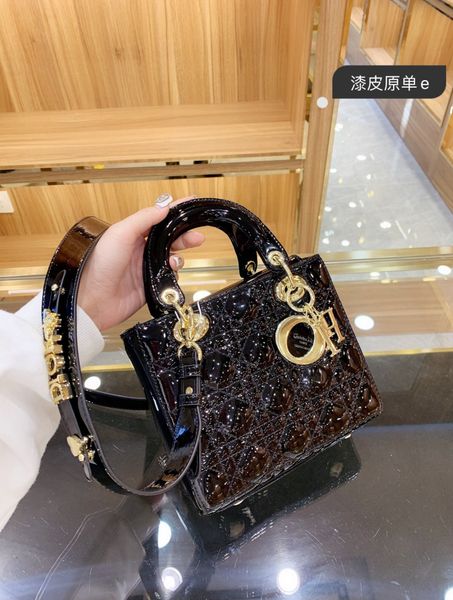Top Luxury Handbag Fashion Women Crossbody Bag Favorite Design Logo Chain Clutch Leather Handbags Bags Wallet - L5123, A-l5123 
Top Luxury Handbag Fashion Women Crossbody Bag Favorite Design Logo Chain Clutch Leather Handbags Bags Wallet - L5123, A-l5123