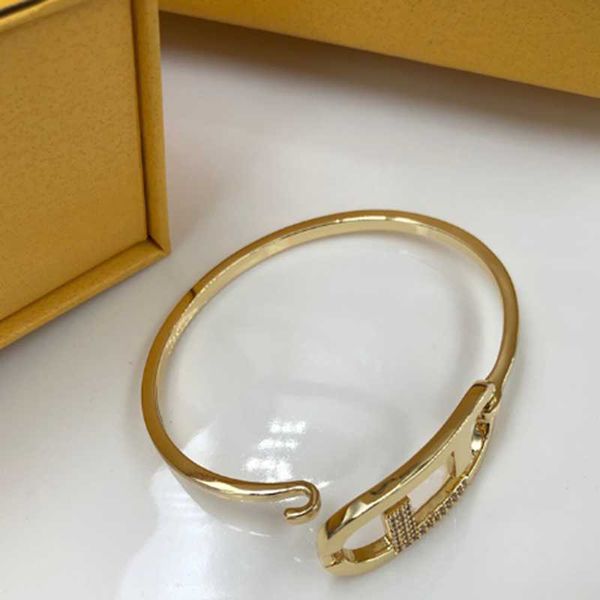 diamond designer women gold bracelet luxury letter f men bracelets stainless steel party retro jewelry bracelet charm d2109142hl, Black
diamond designer women gold bracelet luxury letter f men bracelets stainless steel party retro jewelry bracelet charm d2109142hl, Black