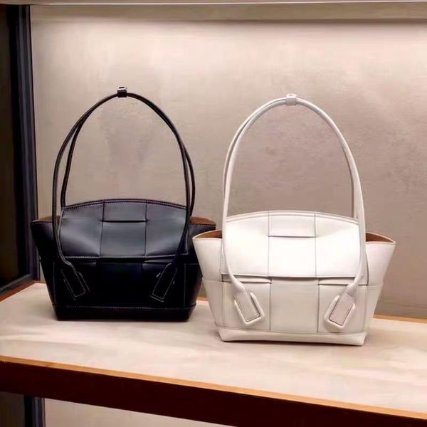 handle bag with maxi weave women leather sling brand designer shoulder bags shopping package totes curved handles
handle bag with maxi weave women leather sling brand designer shoulder bags shopping package totes curved handles