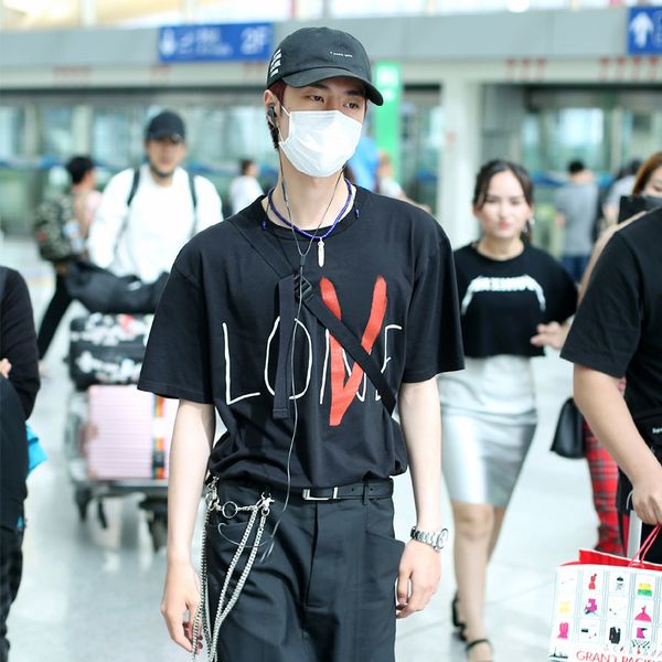 brand t shirt trendy hip hop ins wang yibo's same v lone red big male female couple short sleeve cotton t-shirt, White;black
brand t shirt trendy hip hop ins wang yibo's same v lone red big male female couple short sleeve cotton t-shirt, White;black