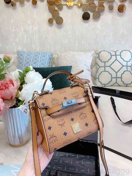 large capacity women's handbags classic style letter printed pattern oblique handbag 6l0h 91nh
large capacity women's handbags classic style letter printed pattern oblique handbag 6l0h 91nh