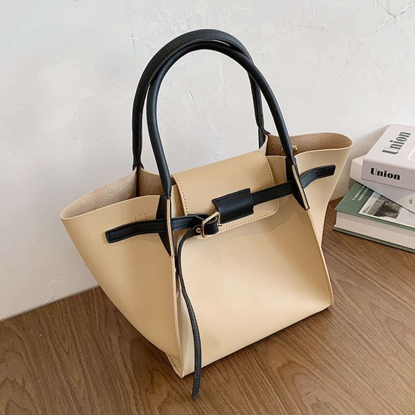 large pu leather shoulder bags trend elegant handbags female travel tot lady fashion hand digner
large pu leather shoulder bags trend elegant handbags female travel tot lady fashion hand digner