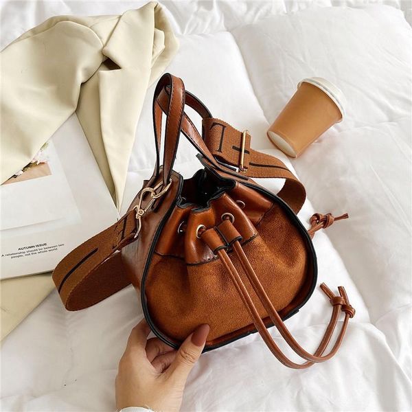 antiquity bag women 's 2021 korean style drawstring messenger fashion trendy wide shoulder strap bucket evening bags
antiquity bag women 's 2021 korean style drawstring messenger fashion trendy wide shoulder strap bucket evening bags