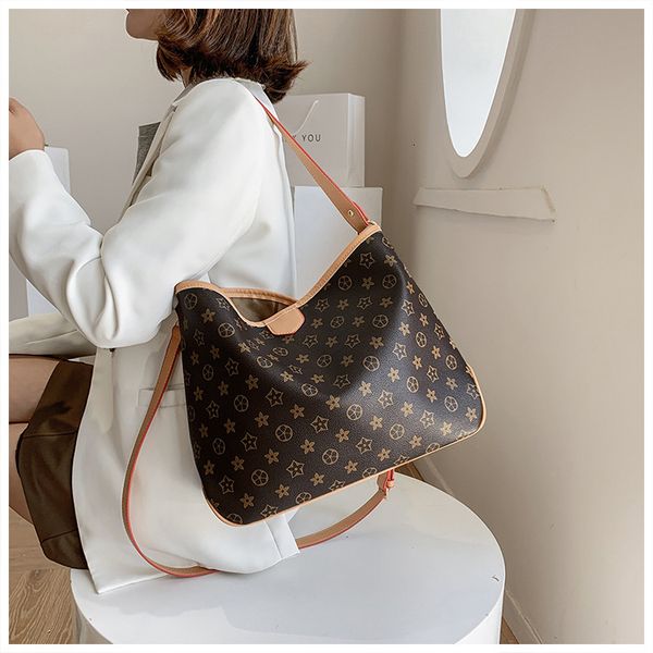red laohua net big bag female 2021 fashion one shoulder messenger bag tote donkey's armpit
red laohua net big bag female 2021 fashion one shoulder messenger bag tote donkey's armpit