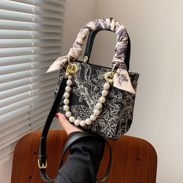 handbag bag female 2021 s korean fashion portable mini princess pearl chain one shoulder messenger, Black;red
handbag bag female 2021 s korean fashion portable mini princess pearl chain one shoulder messenger, Black;red