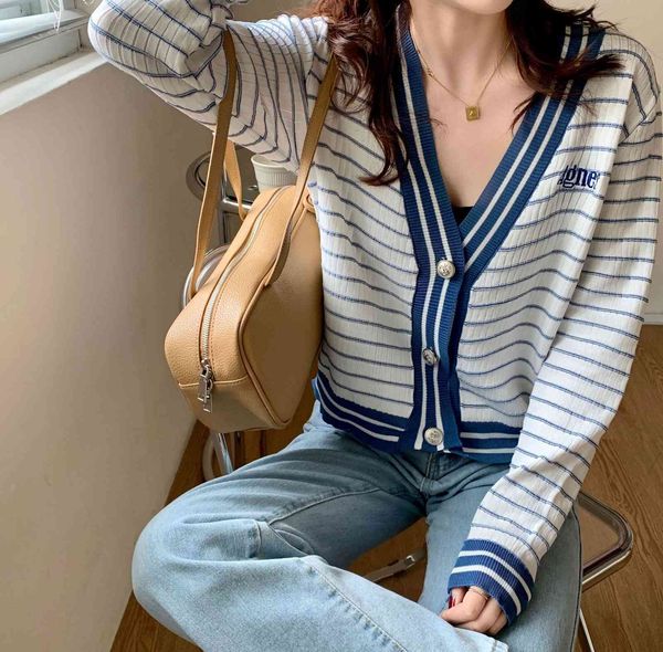 luxury women's jackets short cardigan knitted coat women's early 2021 v-neck spring gentle thin sweater, Black;brown
luxury women's jackets short cardigan knitted coat women's early 2021 v-neck spring gentle thin sweater, Black;brown