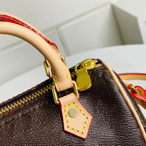 2021 summer style korean pillow bag zipper shoulder female bags presbyopia mini boston leather handbag vintage with two-tone shoulders
2021 summer style korean pillow bag zipper shoulder female bags presbyopia mini boston leather handbag vintage with two-tone shoulders