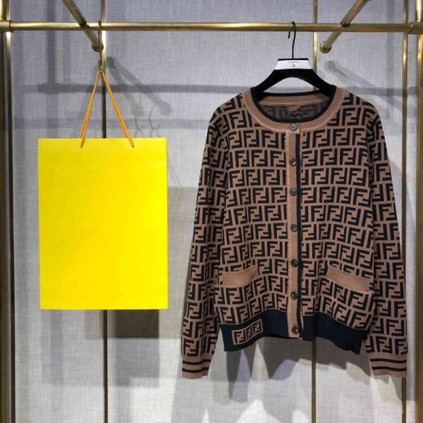 correct version of old flower double letter jacquard pocket design round neck sweater coat wool cardigan, White;black
correct version of old flower double letter jacquard pocket design round neck sweater coat wool cardigan, White;black