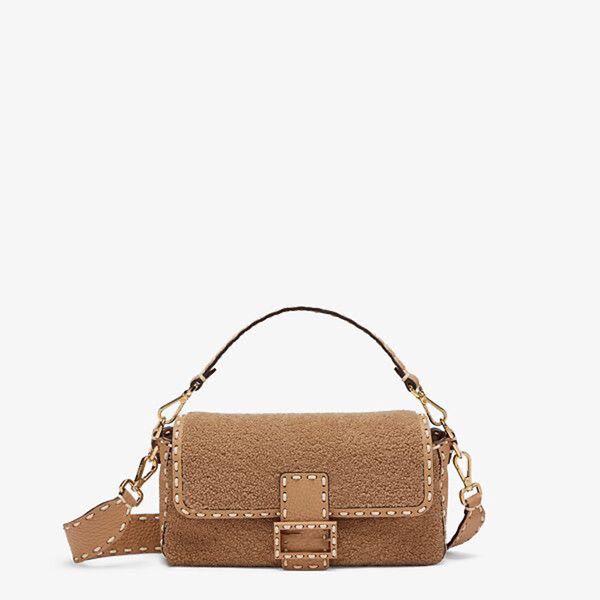 2022 fashion luxury women's shoulder bag handbag soft lamb hair baguette baguette handbags model: 2313 size: 27*6*15cm
2022 fashion luxury women's shoulder bag handbag soft lamb hair baguette baguette handbags model: 2313 size: 27*6*15cm