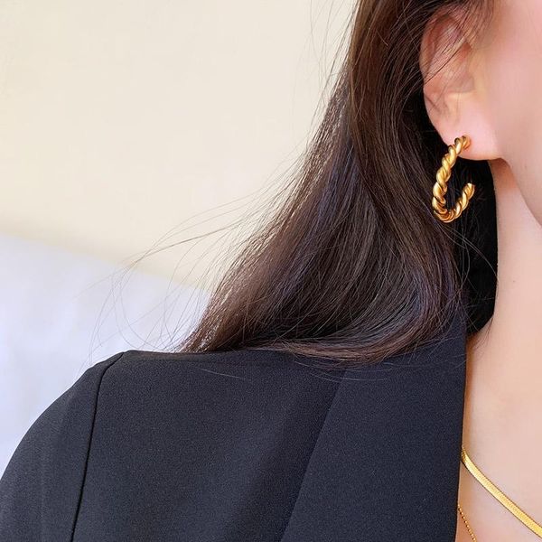 exaggerate vintage twist big hoop earring woman 18 k gold color titanium stainless steel jewelry not fade anti allergy stud, Golden;silver
exaggerate vintage twist big hoop earring woman 18 k gold color titanium stainless steel jewelry not fade anti allergy stud, Golden;silver