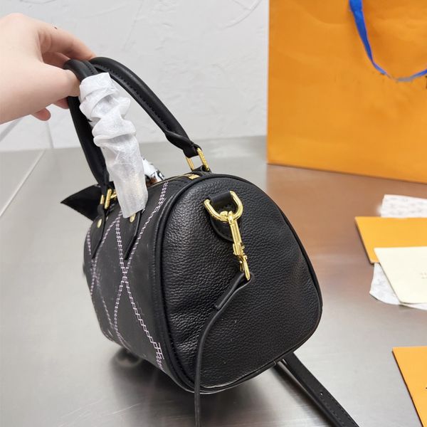 2023cowhide leather pillow handbag flowral bag women flowers handbags female pillows shaped crossbody shoulder hand bags round t
2023cowhide leather pillow handbag flowral bag women flowers handbags female pillows shaped crossbody shoulder hand bags round t