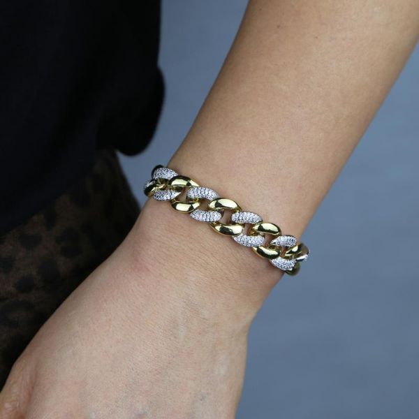 charm bracelets 12mm iced out cuban link chain for women two tone color sparking bling 5a cubic zirconia thick bracelet jewelry, Golden;silver
charm bracelets 12mm iced out cuban link chain for women two tone color sparking bling 5a cubic zirconia thick bracelet jewelry, Golden;silver