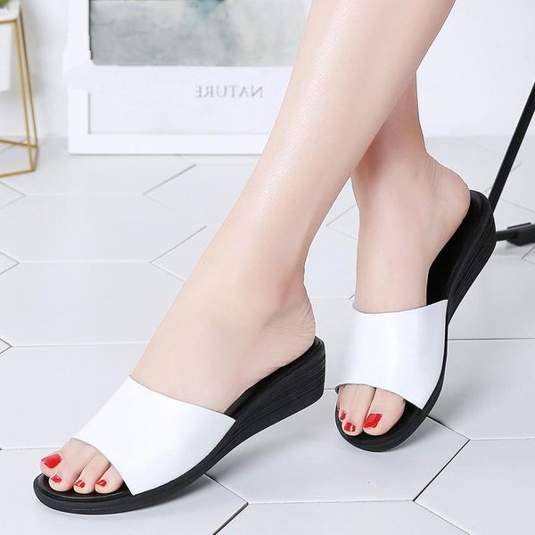 slippers 2021 summer women flat fashion sandals shoes beach slip-on round toe white leather slides flip flops female 762, Black
slippers 2021 summer women flat fashion sandals shoes beach slip-on round toe white leather slides flip flops female 762, Black