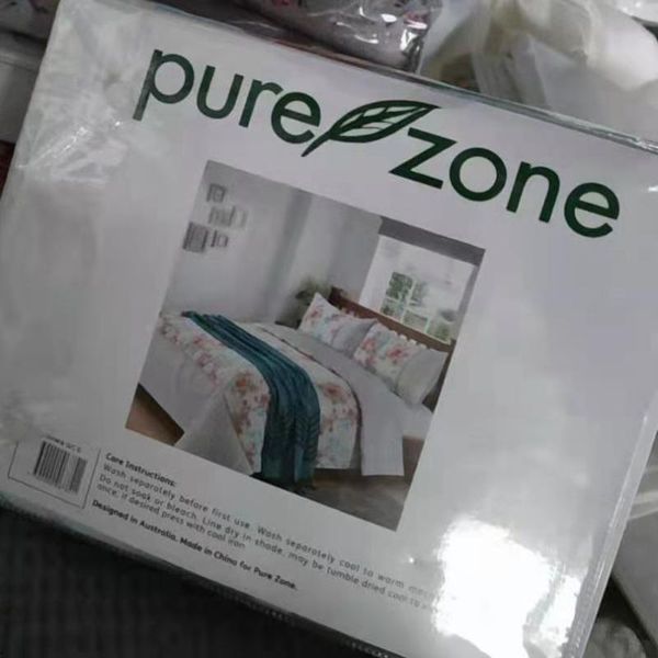 bedding sets long-staple cotton three-piece duvet cover satin solid color simple european and american button version
bedding sets long-staple cotton three-piece duvet cover satin solid color simple european and american button version