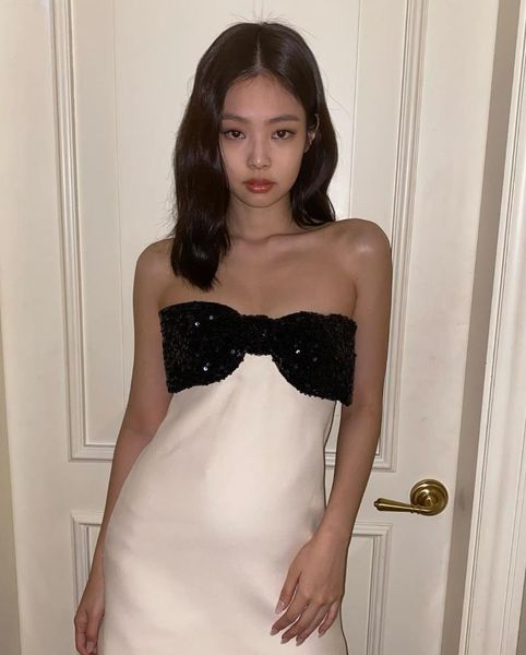 casual dresses kpop korean celebrity same ladies bow-knot sequins temperament white dress women summer evening party strapless 7726, Black;gray
casual dresses kpop korean celebrity same ladies bow-knot sequins temperament white dress women summer evening party strapless 7726, Black;gray