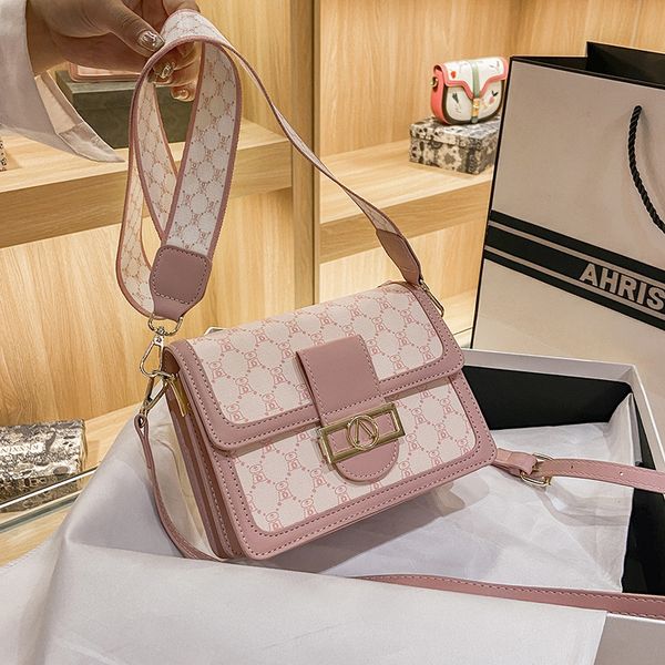 bag women's summer 2021 new fashion wide belt messenger net red texture printed letter one shoulder small square bag
bag women's summer 2021 new fashion wide belt messenger net red texture printed letter one shoulder small square bag