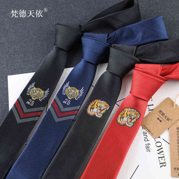 black positioning men's and women's embroidered korean flower fashion n 5cm trendy tie, Blue;purple
black positioning men's and women's embroidered korean flower fashion n 5cm trendy tie, Blue;purple