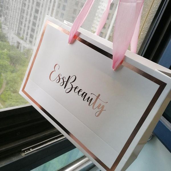 gift wrap wholesale 500pcs clothing cosmetic shopping bags with handles rose gold foiled logo printed on two sides
gift wrap wholesale 500pcs clothing cosmetic shopping bags with handles rose gold foiled logo printed on two sides