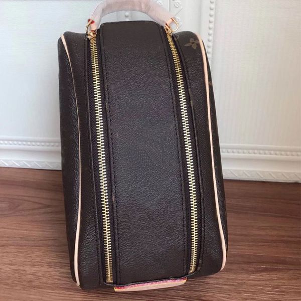 women cosmetic bag canvas leather clutch lady handbag double zipper purse fashion hand bag old flower toiletry makeup bags high quality
women cosmetic bag canvas leather clutch lady handbag double zipper purse fashion hand bag old flower toiletry makeup bags high quality