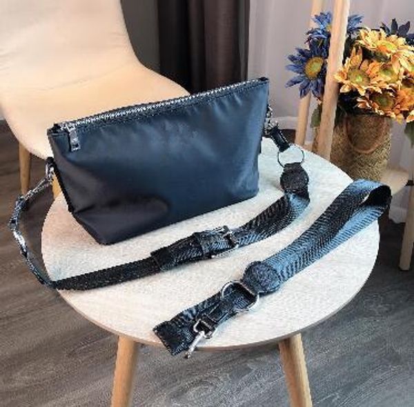 classic men bags chain nylon waistbag chest bag purse match fabric tote handbags wallet belt tote parachute fabric bag 
classic men bags chain nylon waistbag chest bag purse match fabric tote handbags wallet belt tote parachute fabric bag