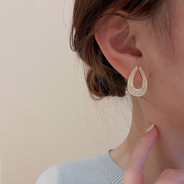 925 silver needle pearl geometric earrings french simple temperament earrings fashion net red indifference personality earrings female, Golden
925 silver needle pearl geometric earrings french simple temperament earrings fashion net red indifference personality earrings female, Golden