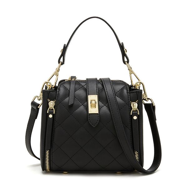 2021 new chaowang honglingge bucket bag leather women's handbag versatile one shoulder messenger bag
2021 new chaowang honglingge bucket bag leather women's handbag versatile one shoulder messenger bag