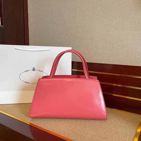 dg 2021 new high-quality fashion letters woman shoulder bag genuine leather ladies small square bag light wild simple female messenger bag
dg 2021 new high-quality fashion letters woman shoulder bag genuine leather ladies small square bag light wild simple female messenger bag