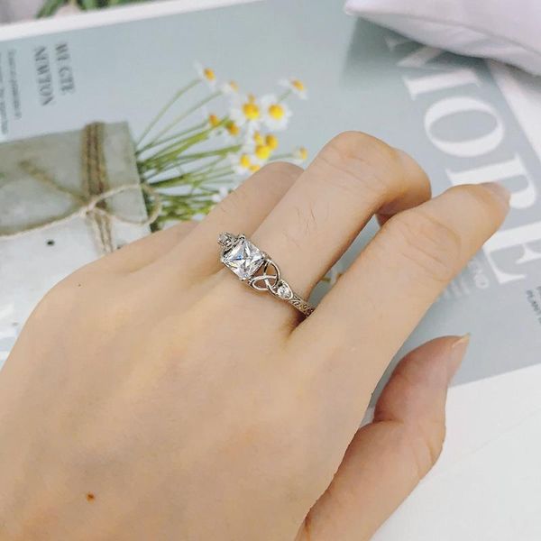 wedding rings engagement for women delicate hollow 4 zircon white gold color party gifts fashion jewelry dzr022, Slivery;golden
wedding rings engagement for women delicate hollow 4 zircon white gold color party gifts fashion jewelry dzr022, Slivery;golden