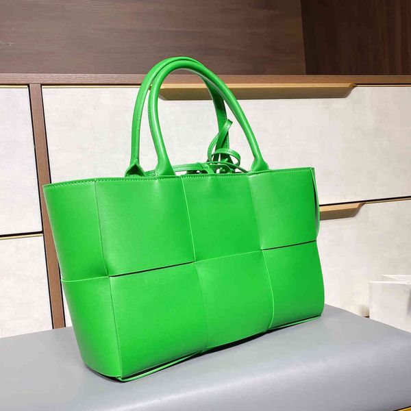 designer quality 2021 lady woven bags ladies pleated single shoulder knitting bag handbag finish metal handbags women fashion classic crossb
designer quality 2021 lady woven bags ladies pleated single shoulder knitting bag handbag finish metal handbags women fashion classic crossb