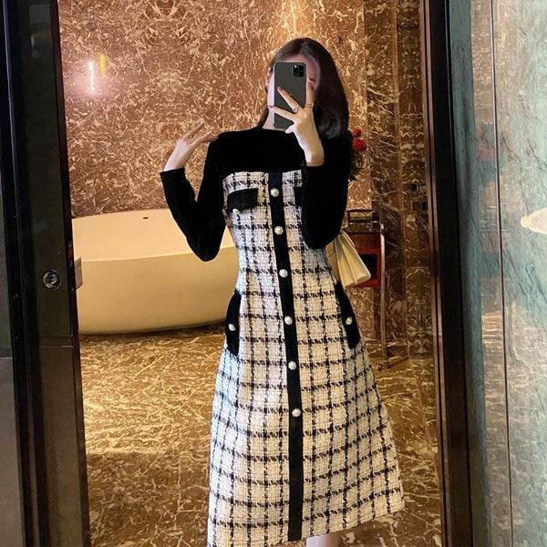 casual dresses slim elegant tweed spliced velvet dress office lady autumn winter round neck button decoration high waist plaid pullover, Black;gray
casual dresses slim elegant tweed spliced velvet dress office lady autumn winter round neck button decoration high waist plaid pullover, Black;gray