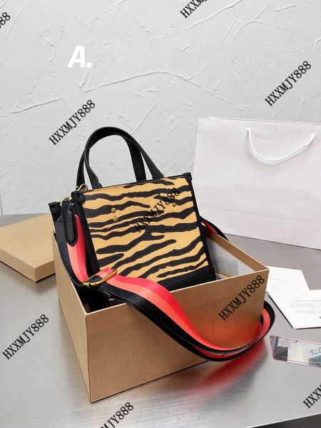 2022 genuine leather women bag luxury designer patent leather letters bracelet wallet leathers chain messenger shoulder triangle-bag handbag
2022 genuine leather women bag luxury designer patent leather letters bracelet wallet leathers chain messenger shoulder triangle-bag handbag