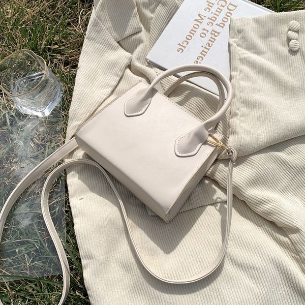 autumn and winter new simple portable small square bag women's net red korean fashion versatile one shoulder oblique cross tide
autumn and winter new simple portable small square bag women's net red korean fashion versatile one shoulder oblique cross tide