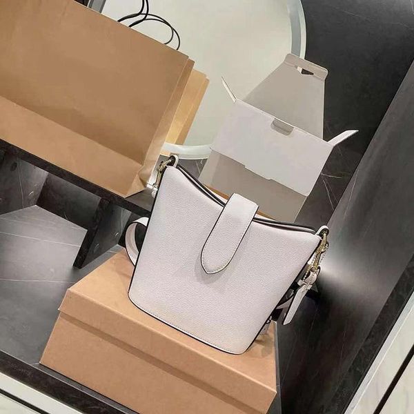 evening bags 2021 autumn women's bag portable bucket fashion designer ladies shoulder messenger small shopping
evening bags 2021 autumn women's bag portable bucket fashion designer ladies shoulder messenger small shopping