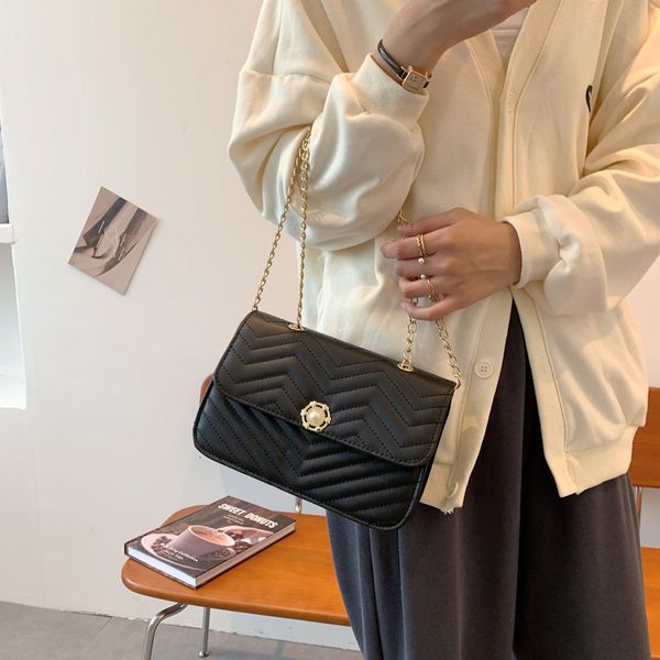 2021 trend women's one shoulder bag korean embroidery rhombic messenger fashion pearl portable small square, Black;red
2021 trend women's one shoulder bag korean embroidery rhombic messenger fashion pearl portable small square, Black;red