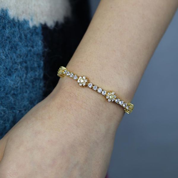 charm bracelets arrived fashion white black rainbow cz paved daisy flower bracelet with gold plate wedding jewelry for women lady gift, Golden;silver
charm bracelets arrived fashion white black rainbow cz paved daisy flower bracelet with gold plate wedding jewelry for women lady gift, Golden;silver