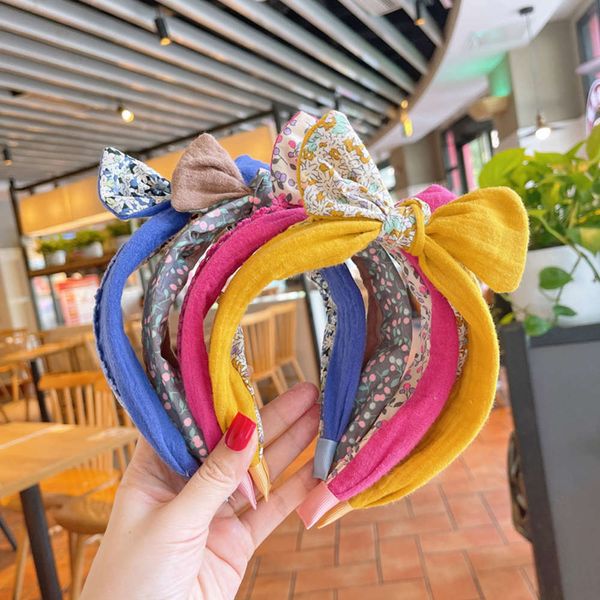 broken flower hoop small fresh girl wide edge lovely baby contrast color hairpin, Black;brown
broken flower hoop small fresh girl wide edge lovely baby contrast color hairpin, Black;brown