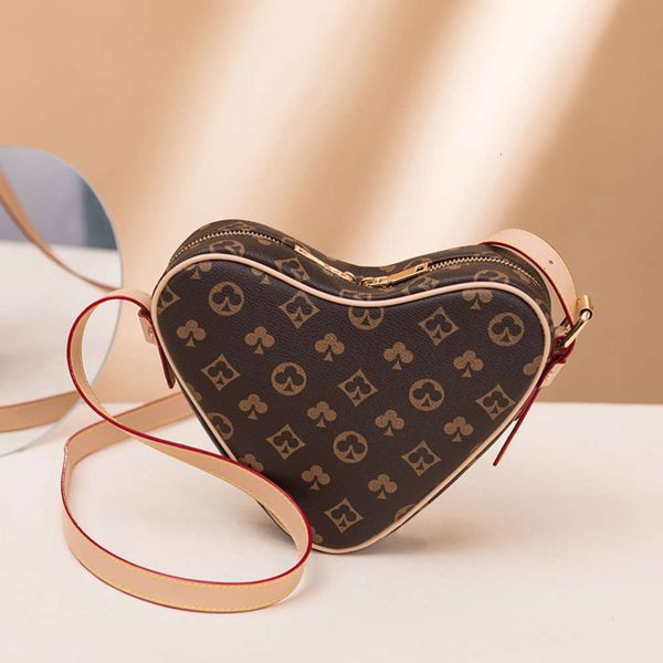2021 summer printed love bag fresh and fashionable shoulder women's messenger student change small
2021 summer printed love bag fresh and fashionable shoulder women's messenger student change small