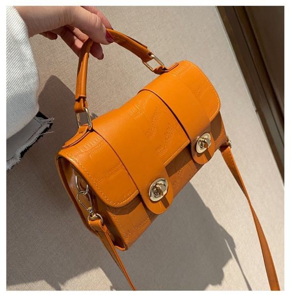 messenger bags messenger bags2021 texture spring and summer fashion messenger portable women's small square bag
messenger bags messenger bags2021 texture spring and summer fashion messenger portable women's small square bag