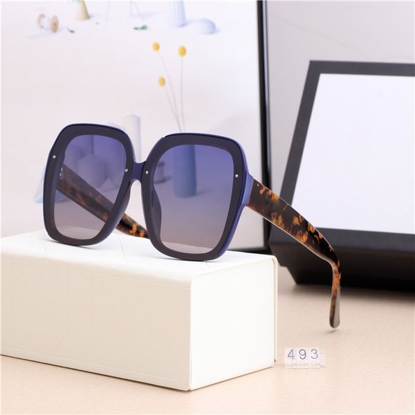 2021 designer sunglass women eyeglasses outdoor shades pc frame fashion classic luxury sunglasses with box of stylish polarized glasses for, White;black
2021 designer sunglass women eyeglasses outdoor shades pc frame fashion classic luxury sunglasses with box of stylish polarized glasses for, White;black